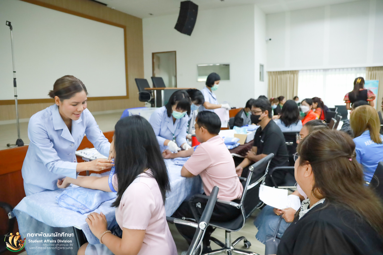 มหาวิทยาลัยราชภัฏพระนคร โดย งานด้านพยาบาลและส่งเสริมสุขภาพ กองพัฒนานักศึกษา จัดโครงการตรวจคัดกรองมะเร็งปากมดลูกและมะเร็งเต้านม, ตรวจความดัน, ตรวจน้ำตาลและไขมัน, ประเมินภาวะสุขภาพ, และเอกซเรย์ฟรี ให้กับบุคลากรมหาวิทยาลัยราชภัฏพระนคร