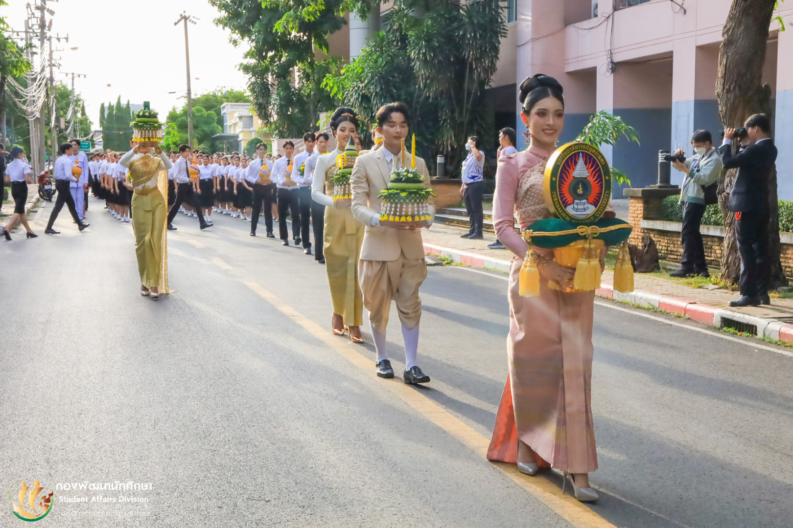 พิธีอัญเชิญตราพระราชลัญจกรในพระบาทสมเด็จพระบรมชนกาธิเบศร มหาภูมิพลอดุลยเดชมหาราช บรมนาถบพิตร “แสงเทียนผ่องส่องเทิดพระราชลัญจกร 133 ปี ราชภัฏพระนคร สถาพรด้วยพระมหากรุณาธิคุณ” ประจำปีการศึกษา 2568